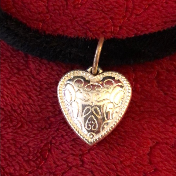 Silver Heart on Black Velvet Choker - Picture 2 of 5